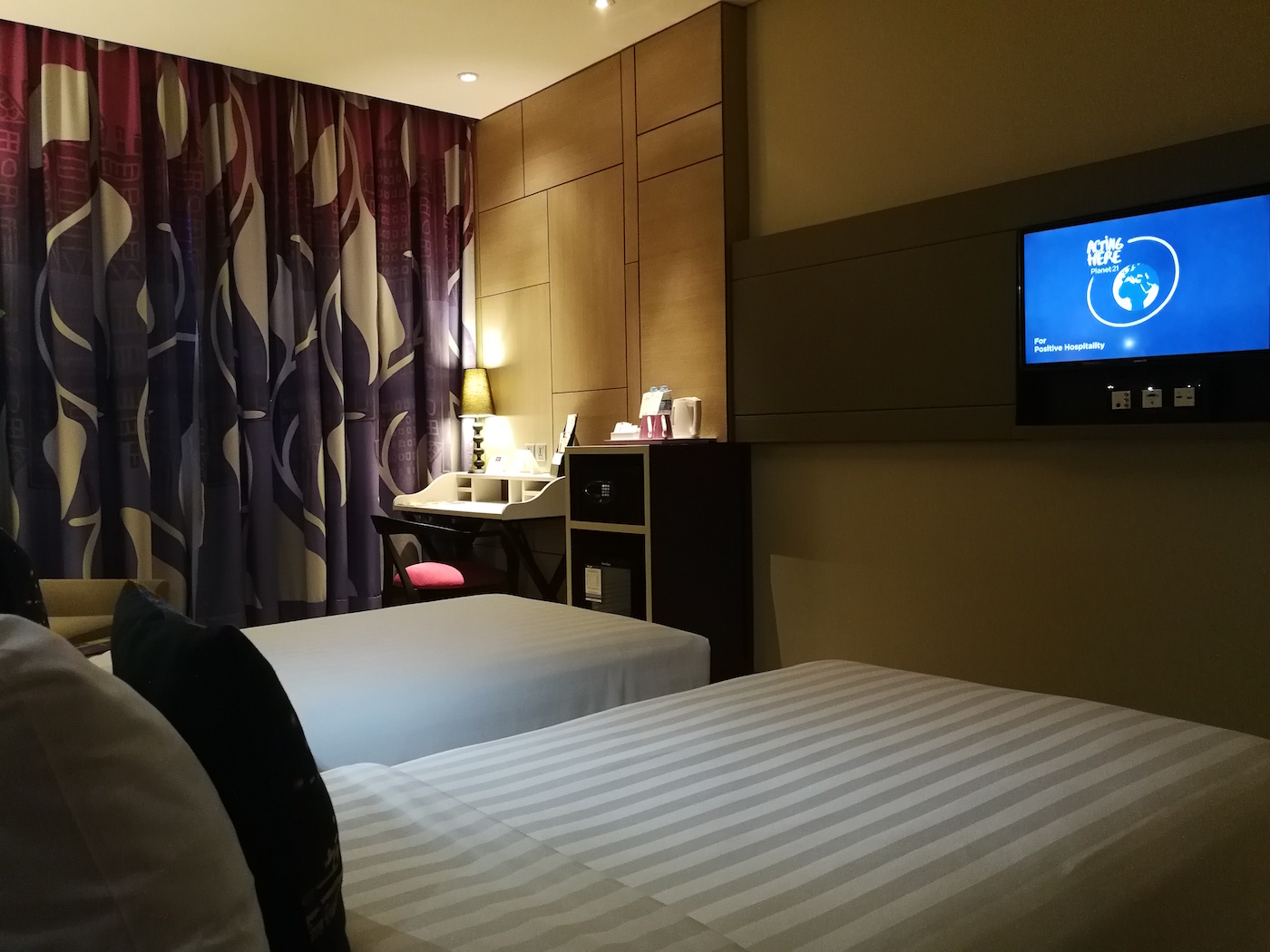Mercure Jakarta Sabang Deluxe Room with Twin Beds 2