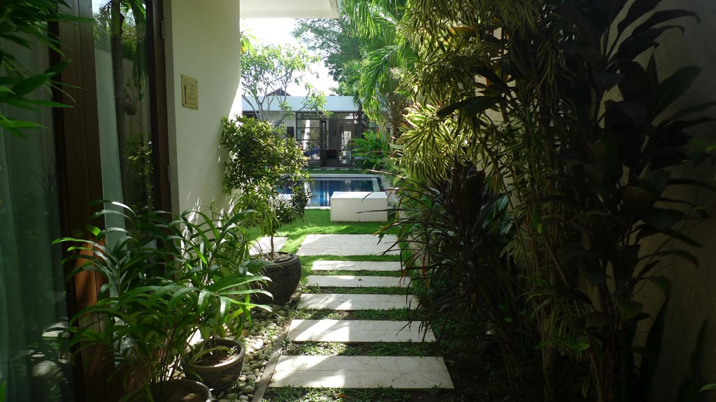 Indi Villas Entrance Walkway